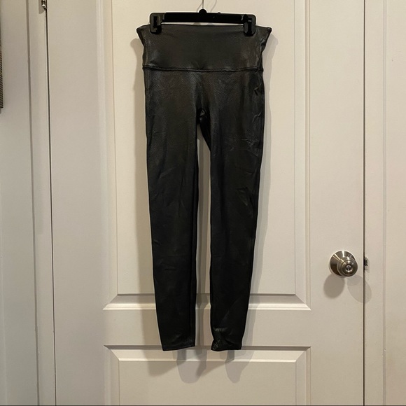 Spanx Faux Leather Croc Leggings in Color Gunmetal - Picture 6 of 7